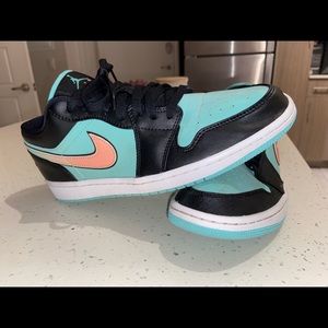 Air Jordan 1 Low SE Tropical Twist